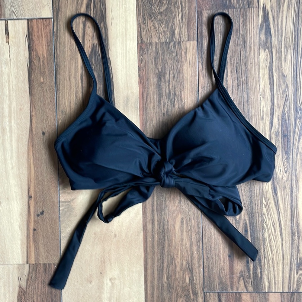Black bikini top